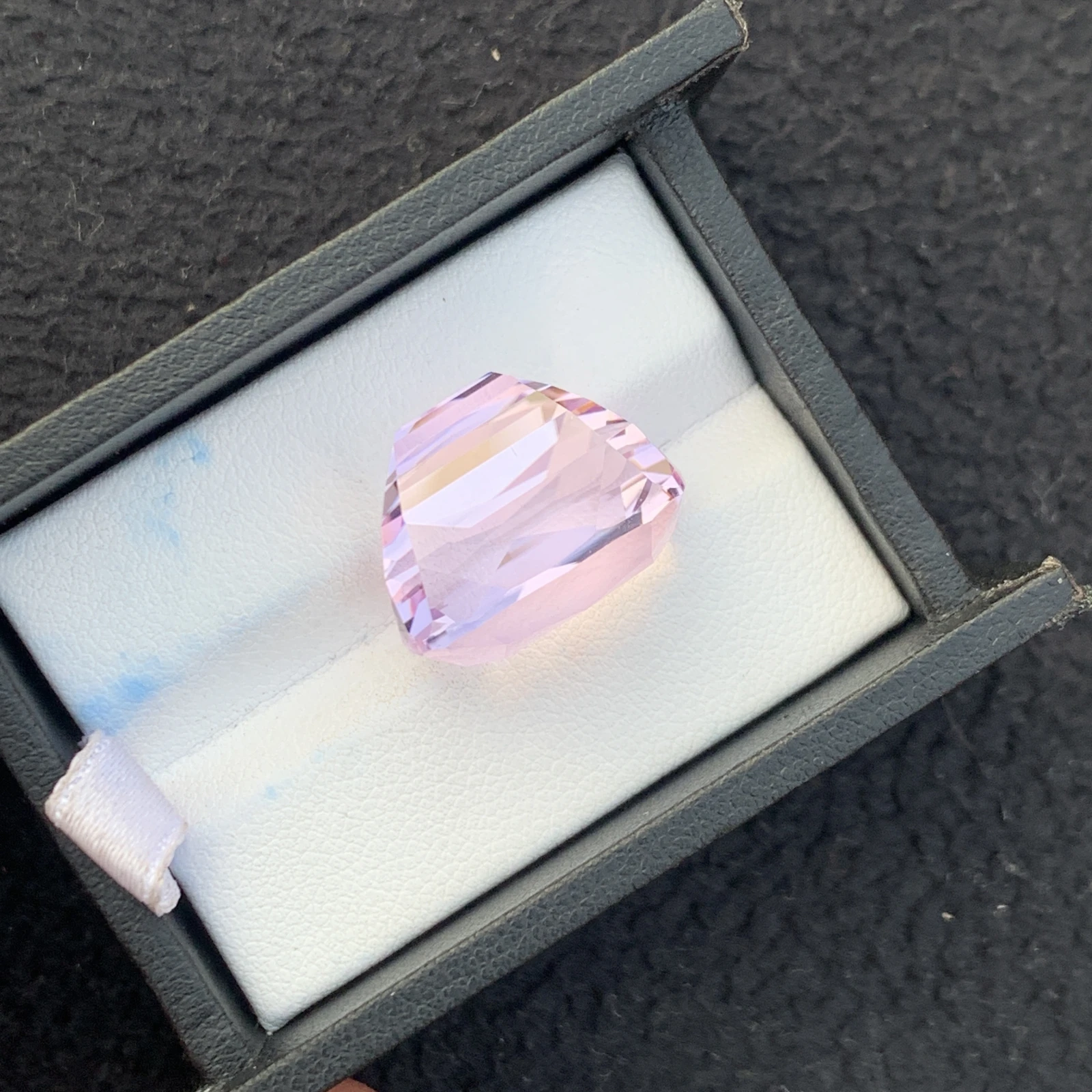 35.54 ct Natural Pink Kunzite Cushion Shape Loose Gemstone from Afghanistan — view 13